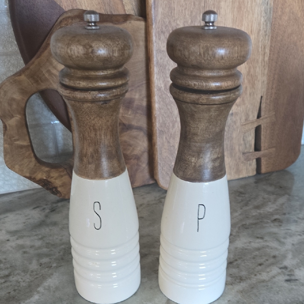 Mud Pie Farmhouse Inspired S&P Mill Set, NWOT